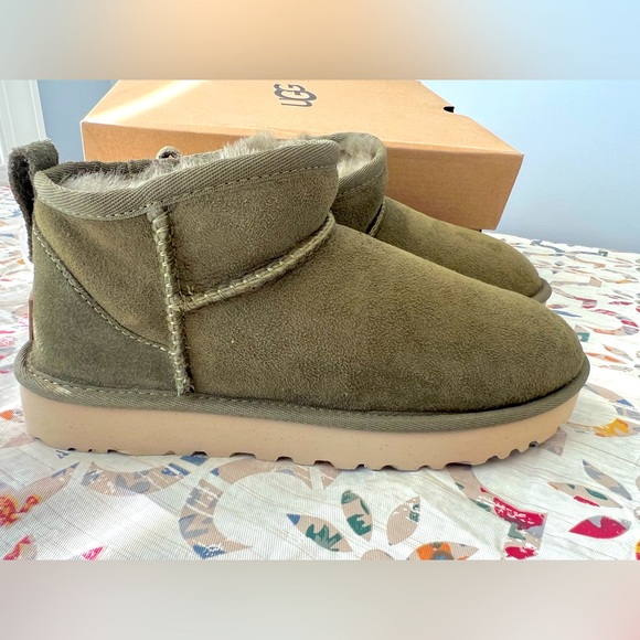 🫒 NWB Ultra Mini Ugg Boots in Olive Green - Picture 2 of 7